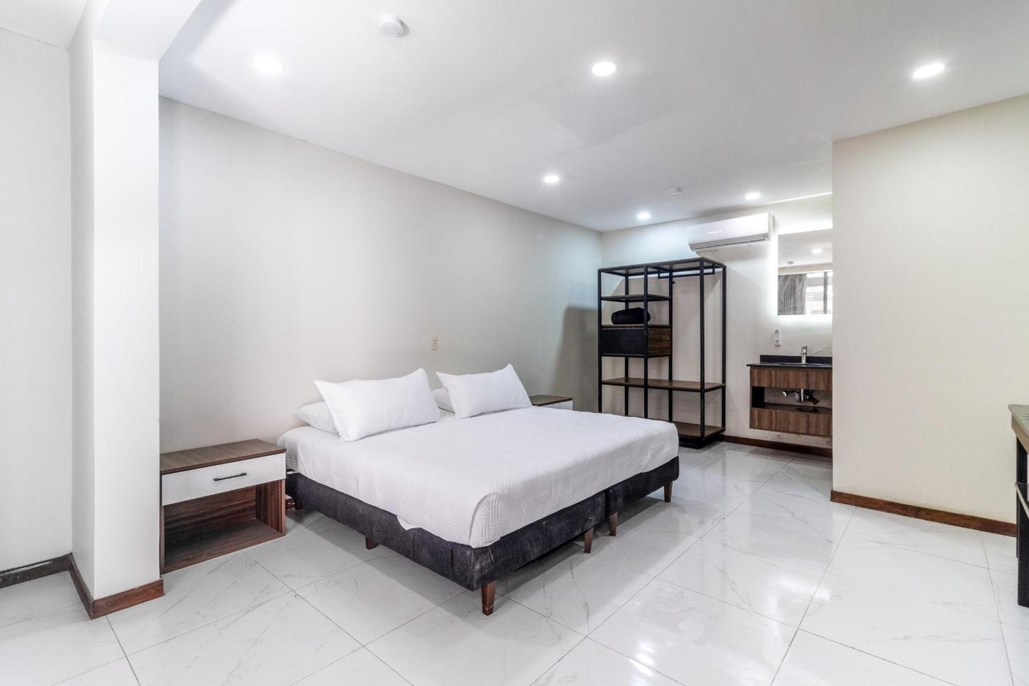 Once15 Hotel *