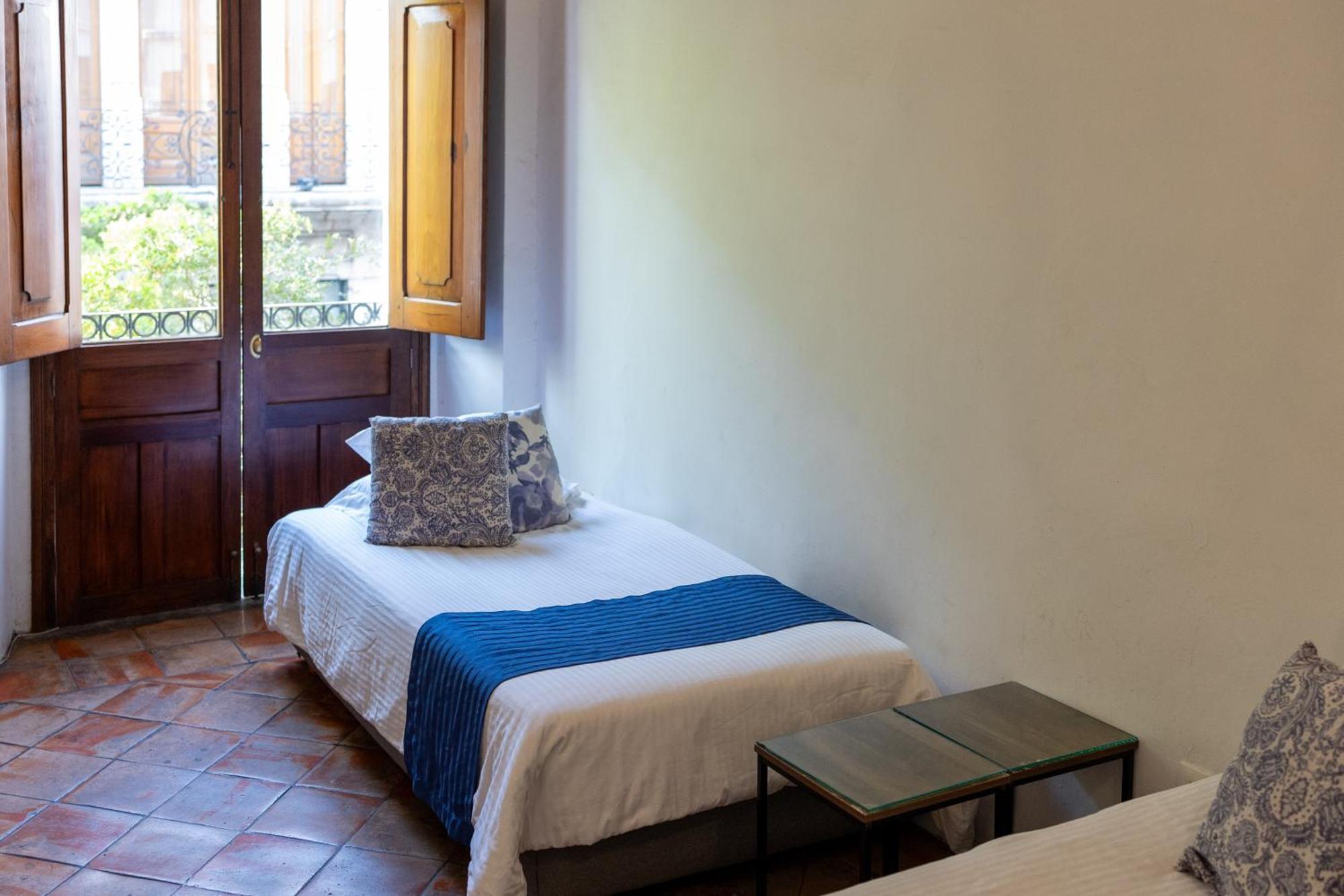 Pensión Casa Araiza, Centro De *