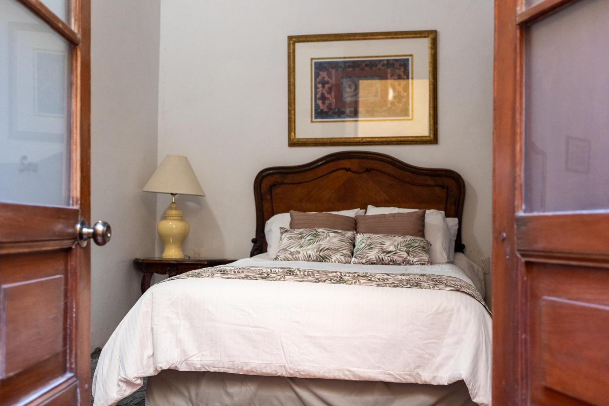 Pensión Casa Araiza, Centro De *