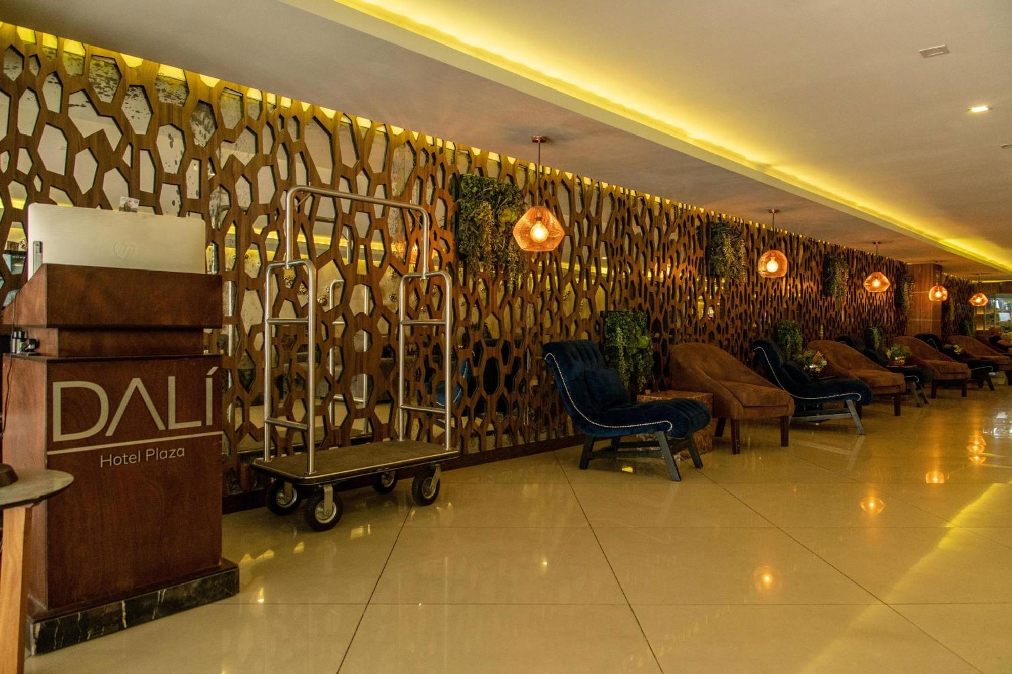 Dali Plaza Ejecutivo 4*