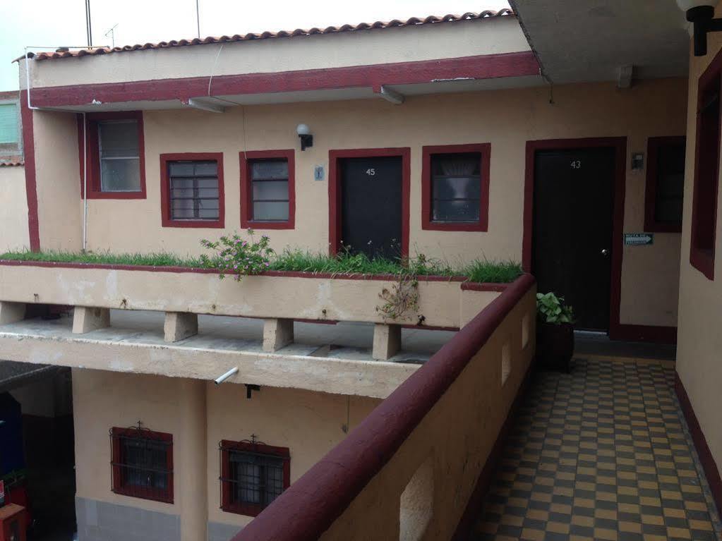 Gallo Rubio Hotel