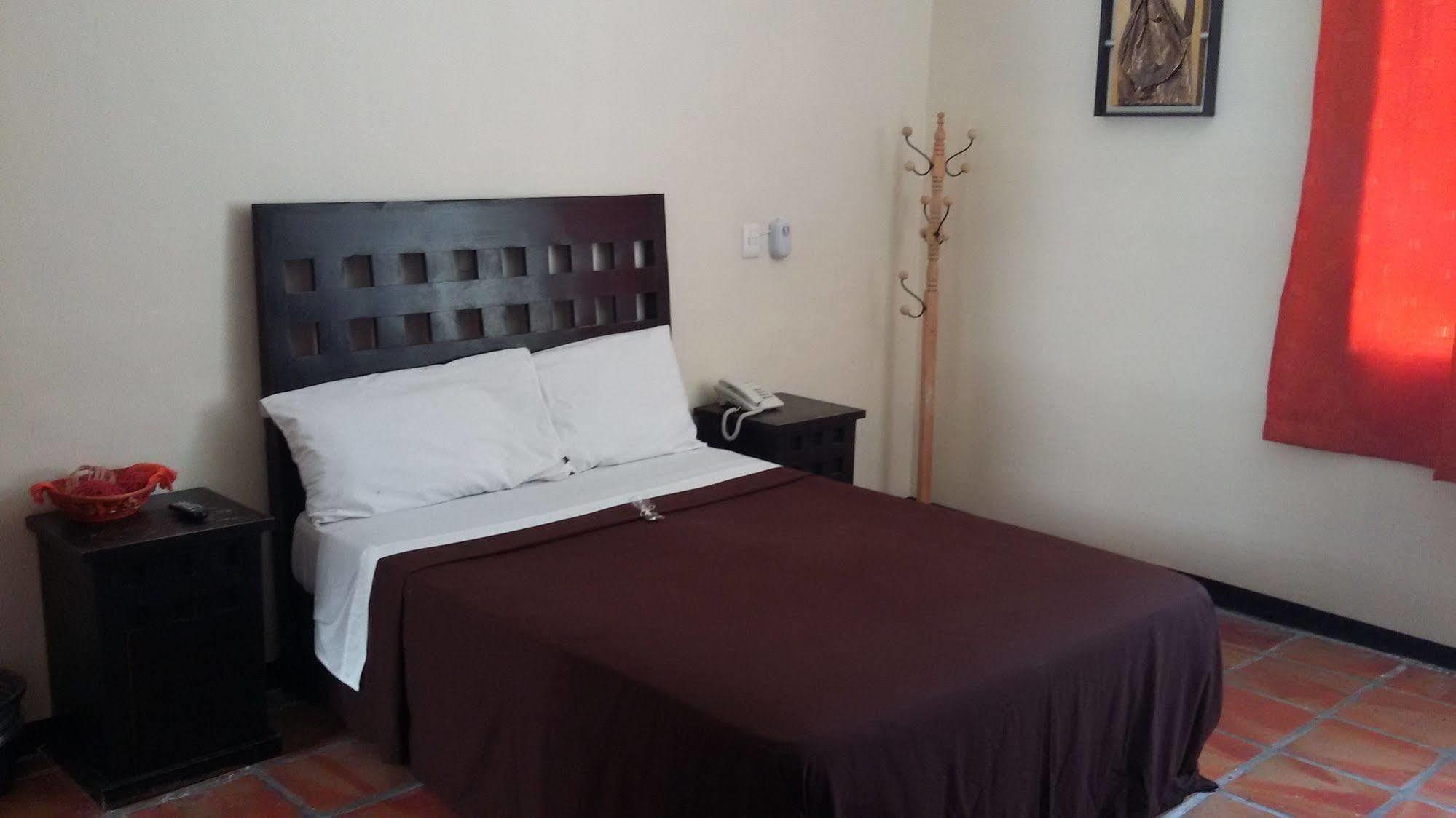 Hotel Punto 2*