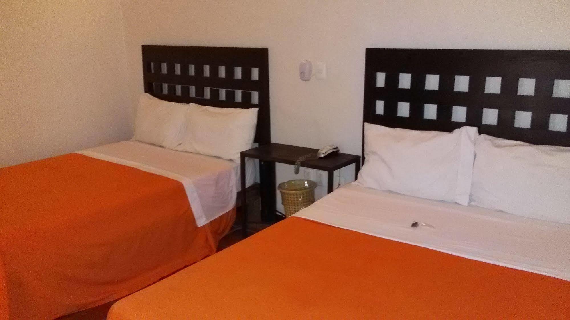 Hotel Punto 2*