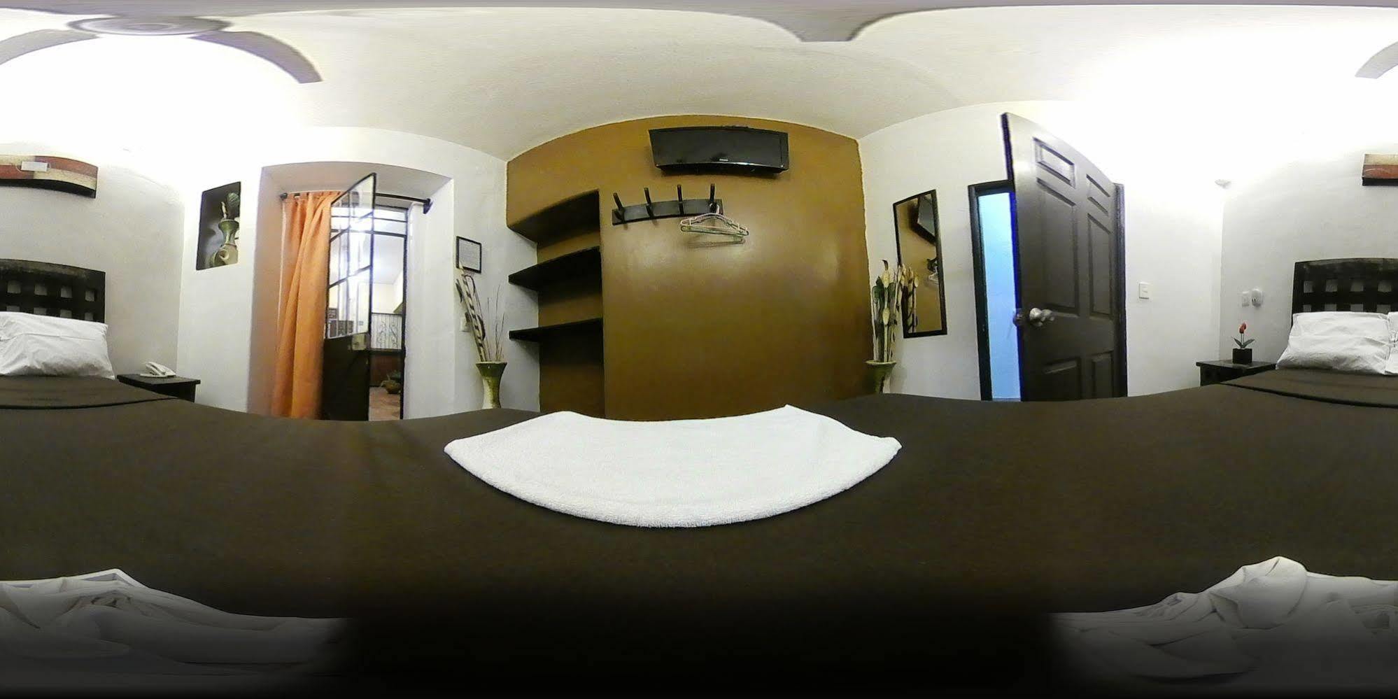 Hotel Punto 2*