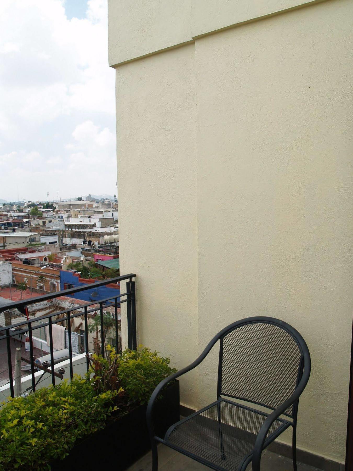 Six Expiatorio