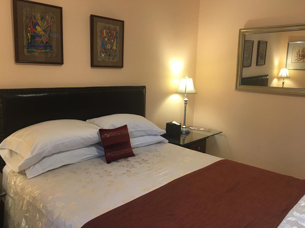 Dickinson Guest House, Guadalajara Expo Guest house