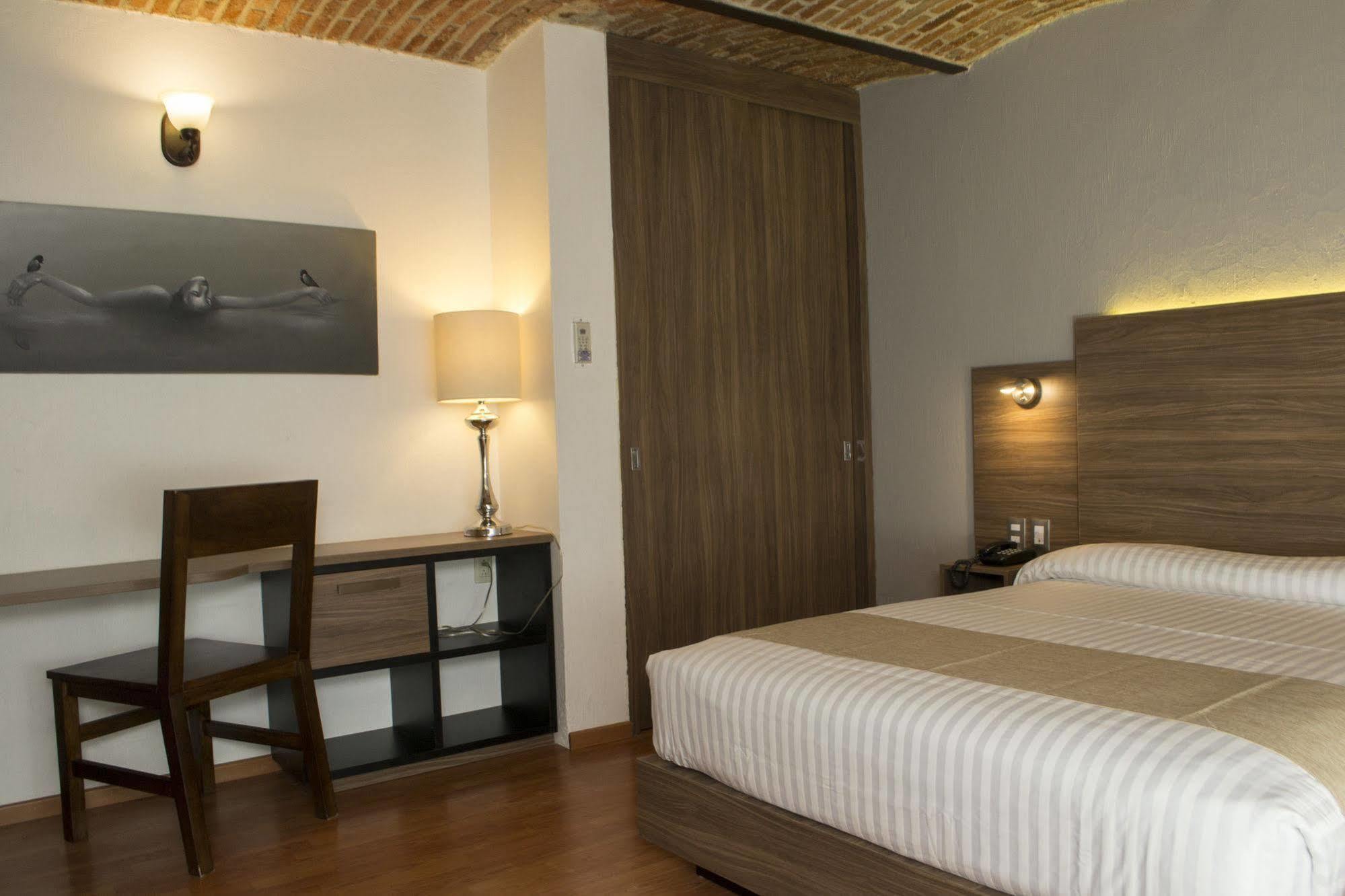Del Sol Expo Hotel