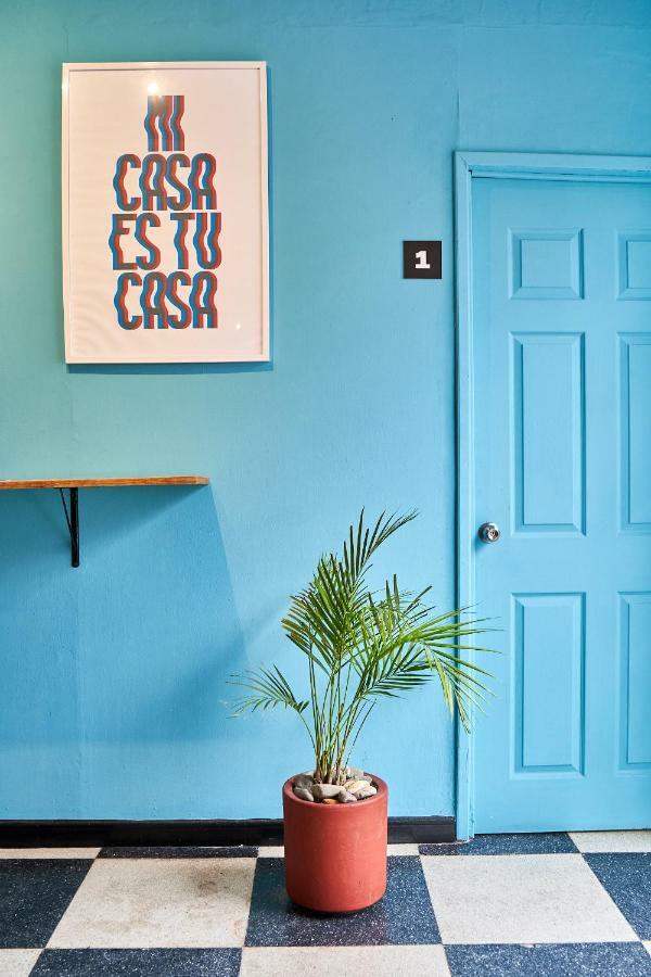 Americana Hostal *
