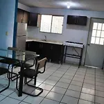 Casa en fraccionamiento/ cerca del aeropuerto/ Guadalajara.