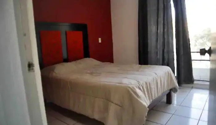 Casa en fraccionamiento/ cerca del aeropuerto/ Guadalajara.