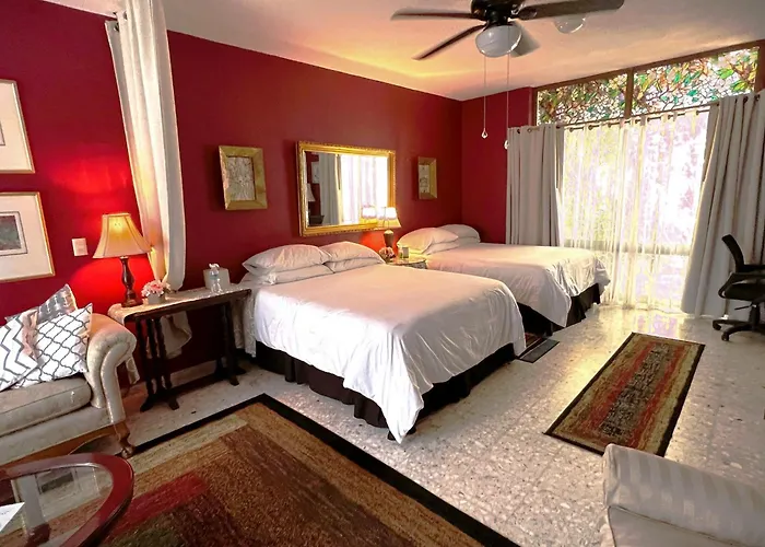 Dickinson Guest House, Guadalajara Expo