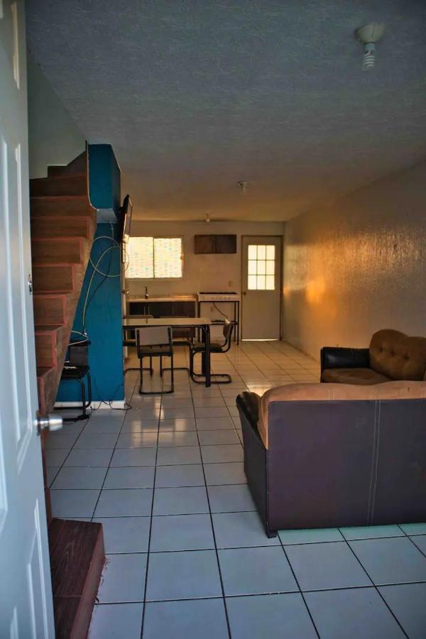 Casa en fraccionamiento/ cerca del aeropuerto/ Guadalajara. Apartamento *
