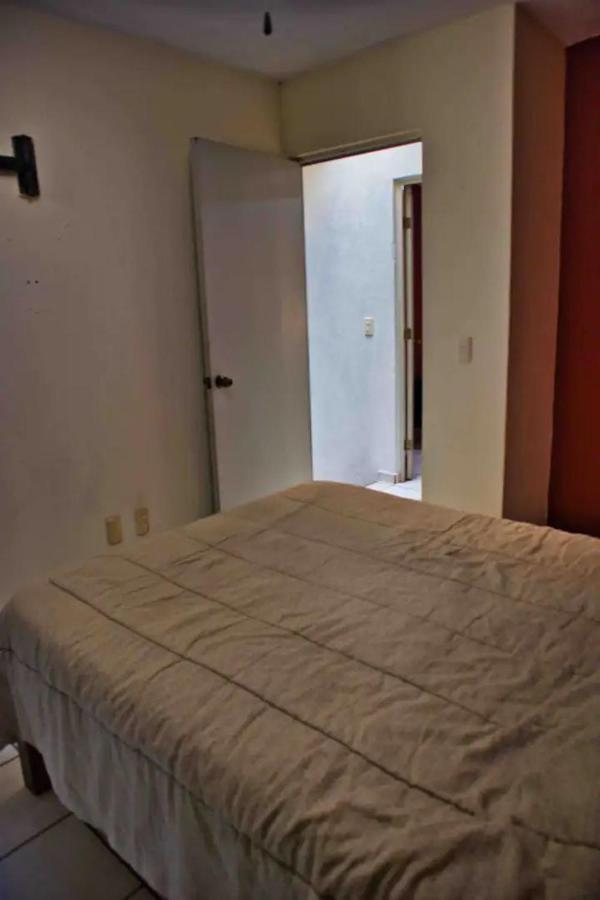 Casa en fraccionamiento/ cerca del aeropuerto/ Guadalajara. Apartamento *