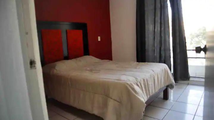 Casa en fraccionamiento/ cerca del aeropuerto/ Guadalajara. * Guadalajara