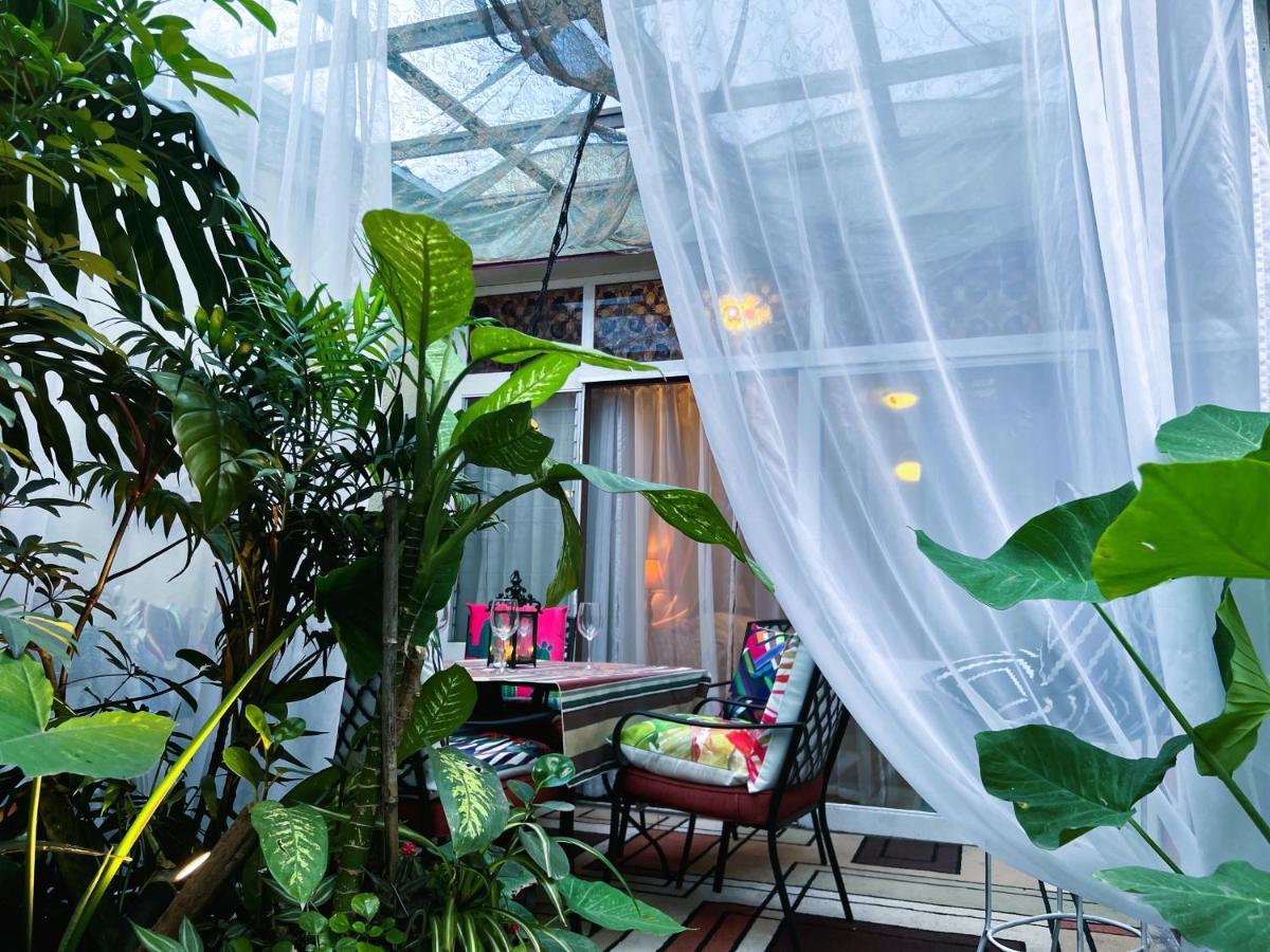 Dickinson Guest House, Expo