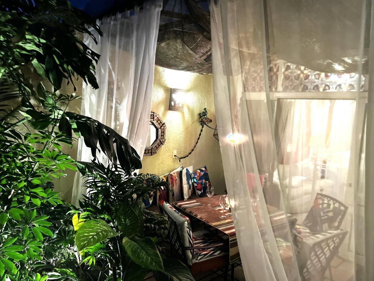 Dickinson Guest House, Expo