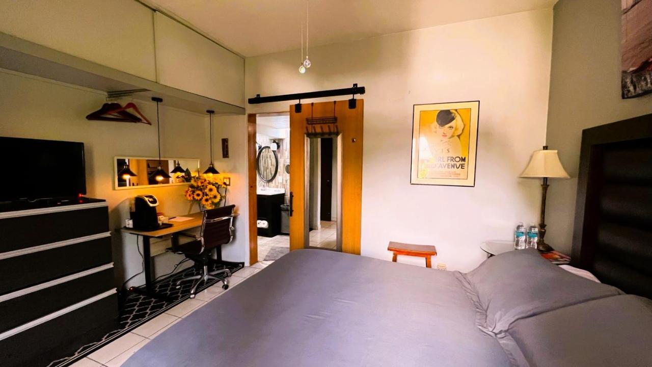 Dickinson Guest House, Expo