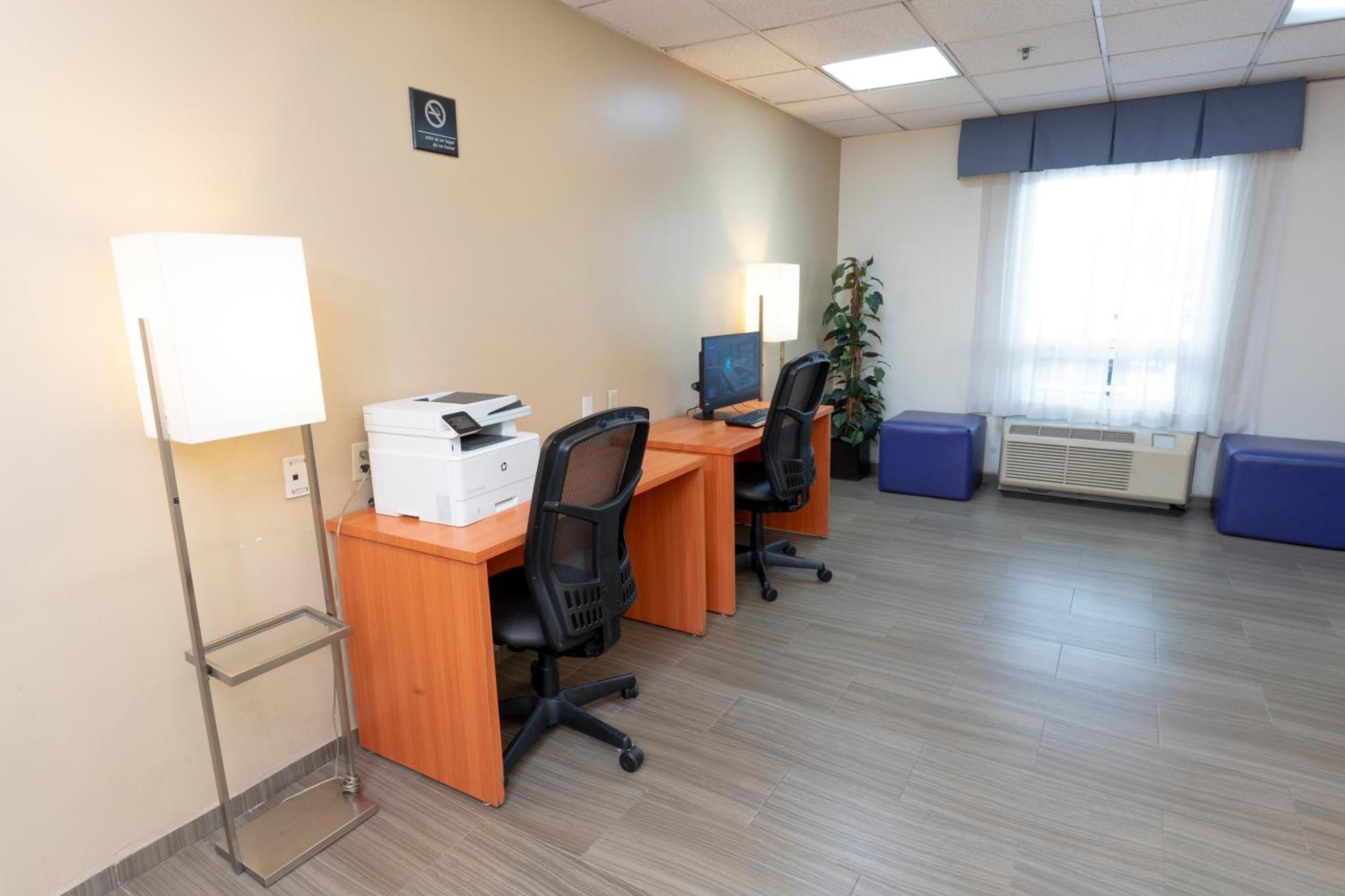 Hotel Hampton By Hilton Guadalajara-aeropuerto 3*