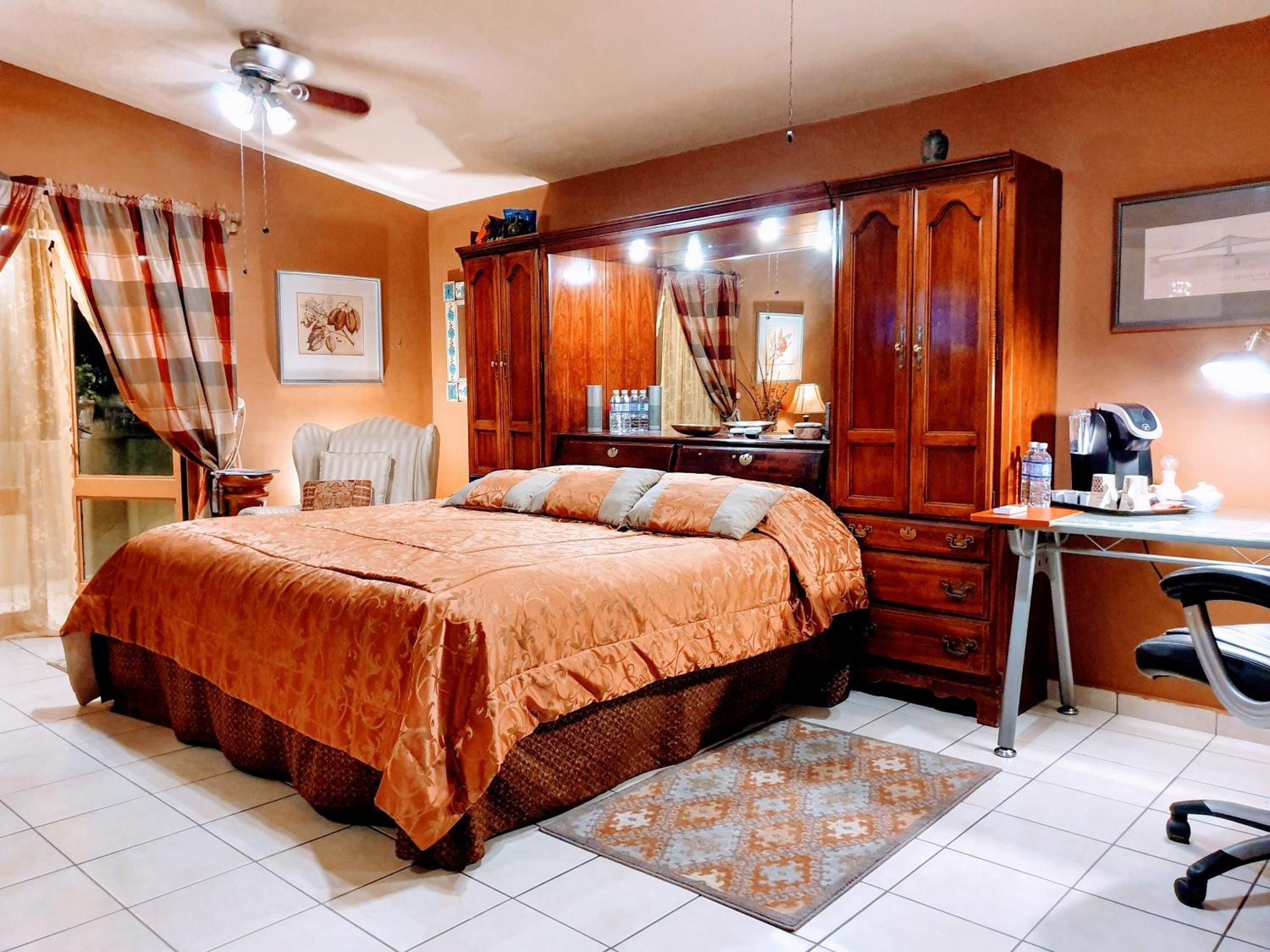 Dickinson Guest House, Expo
