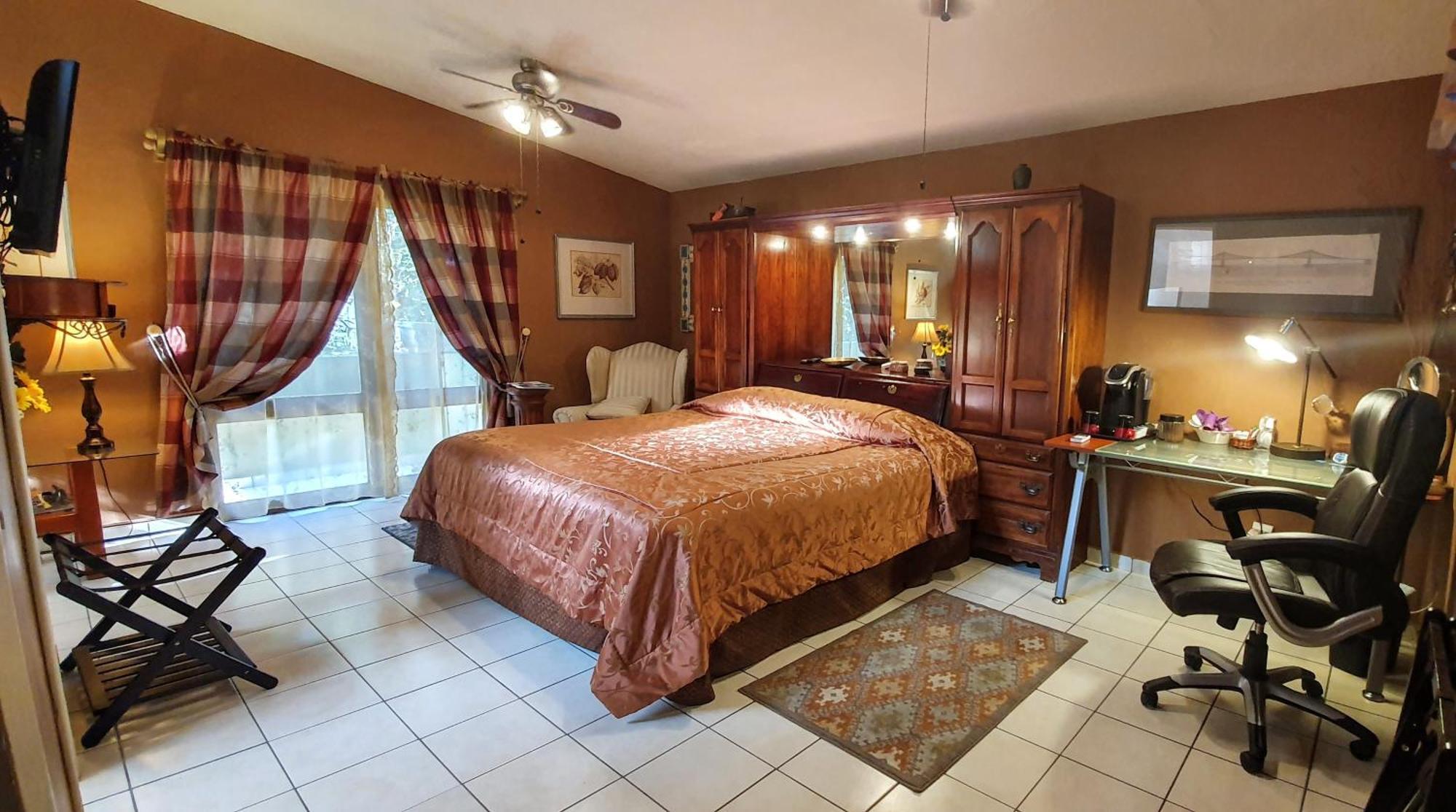 Dickinson Guest House, Expo