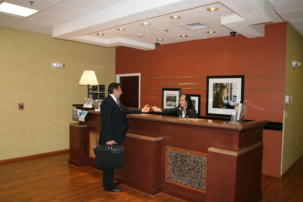 Hotel Hampton By Hilton Guadalajara-aeropuerto 3*