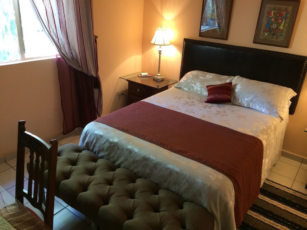 Dickinson Guest House, Expo Guadalajara