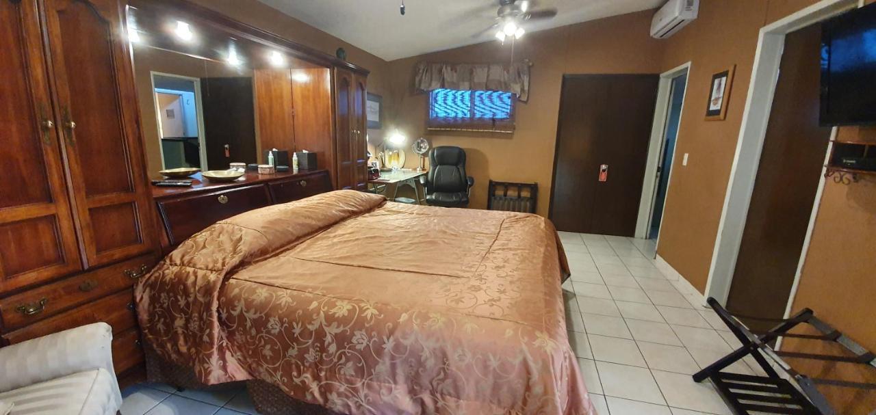 Dickinson Guest House, Expo