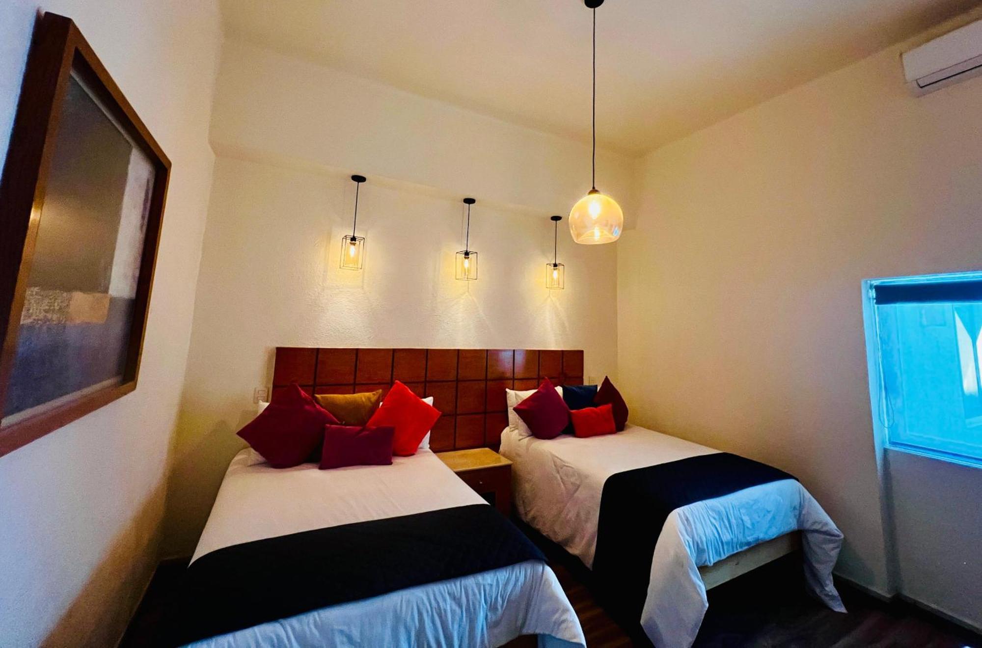 Consulado Hotel *