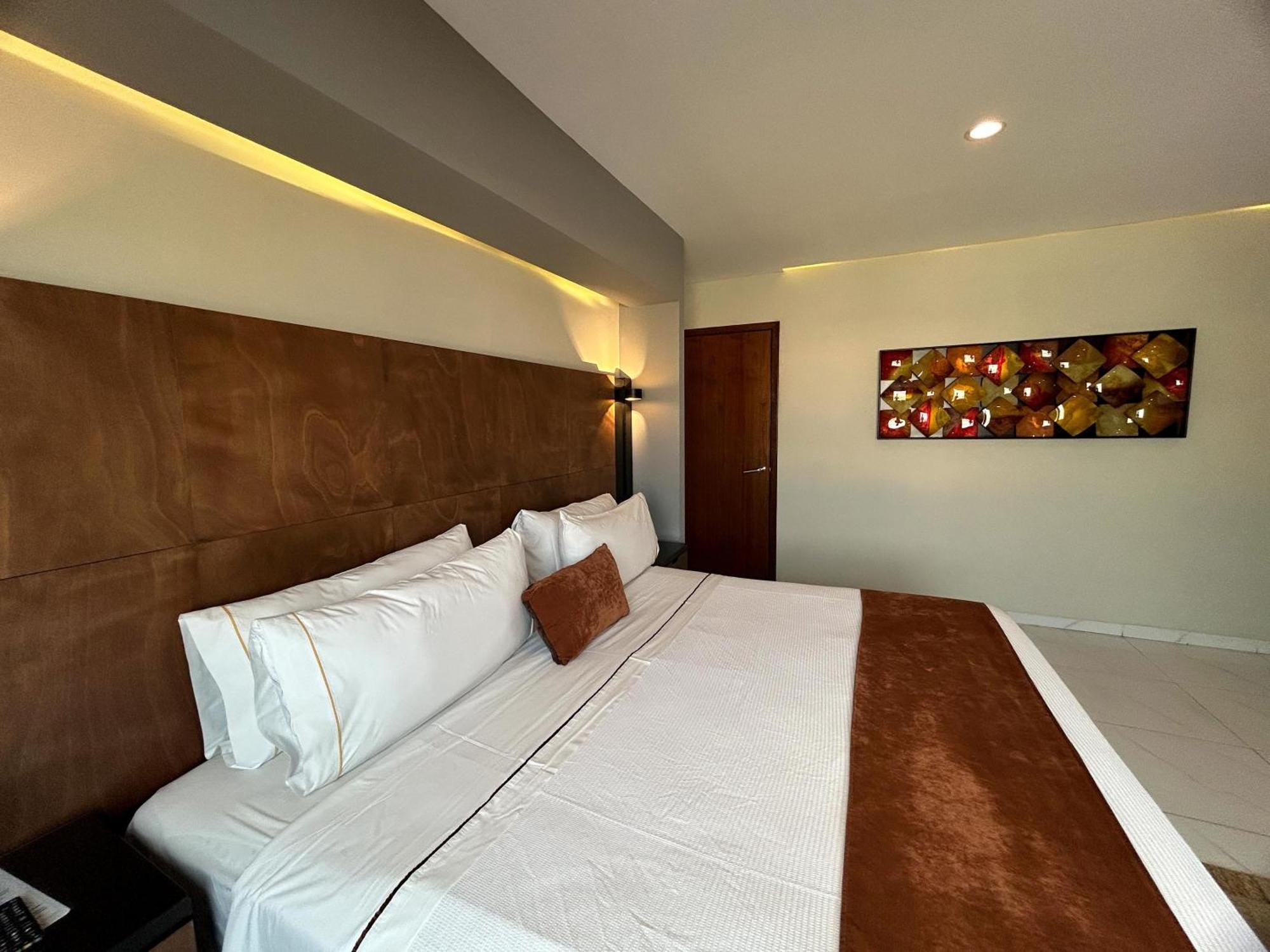 Dali Plaza Ejecutivo Hotel 4*